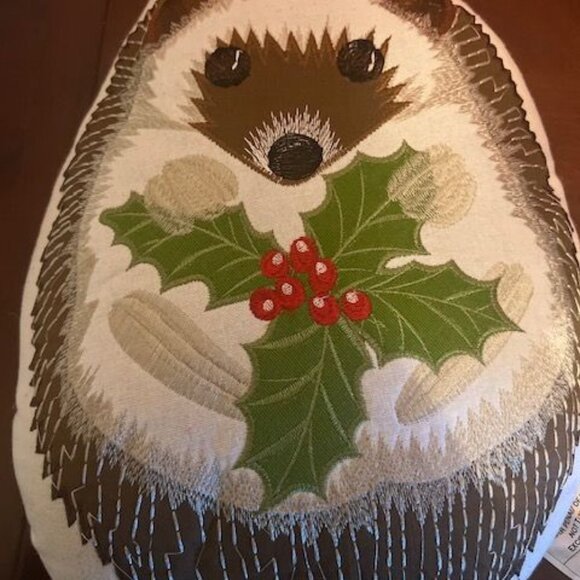 Hedgehog Cuddle‎ Weather Pillow By Dei 100% Polyester Festive Design embroidered - Picture 4 of 6